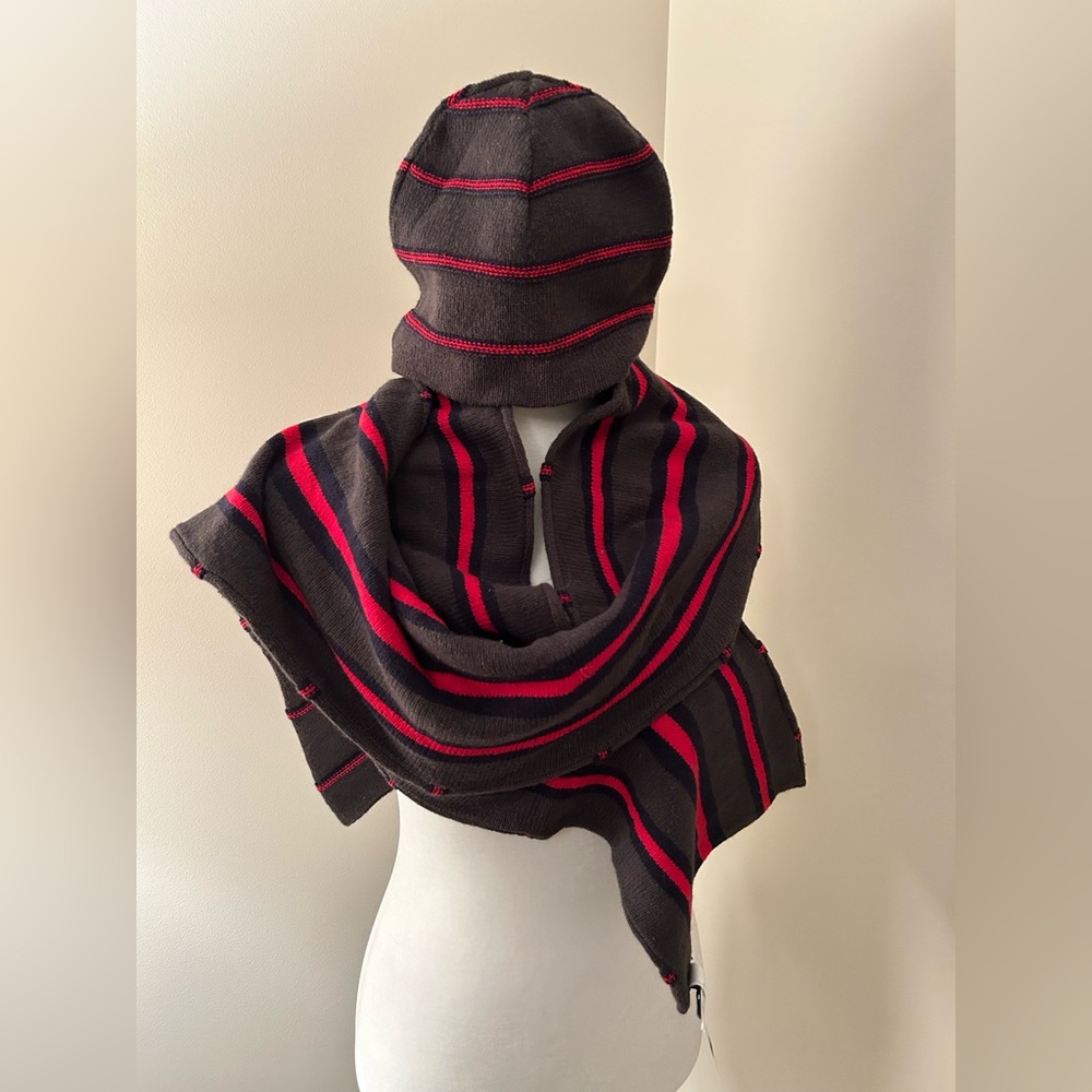 NWT! GAP Reversible Black and Red Knit Scarf + Beanie Cap. One size.